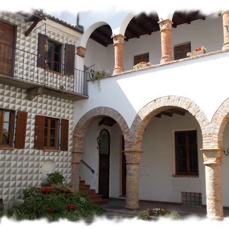 “La Loggia” Apartment กาซาเล มอนแฟร์ราโต ภายนอก รูปภาพ