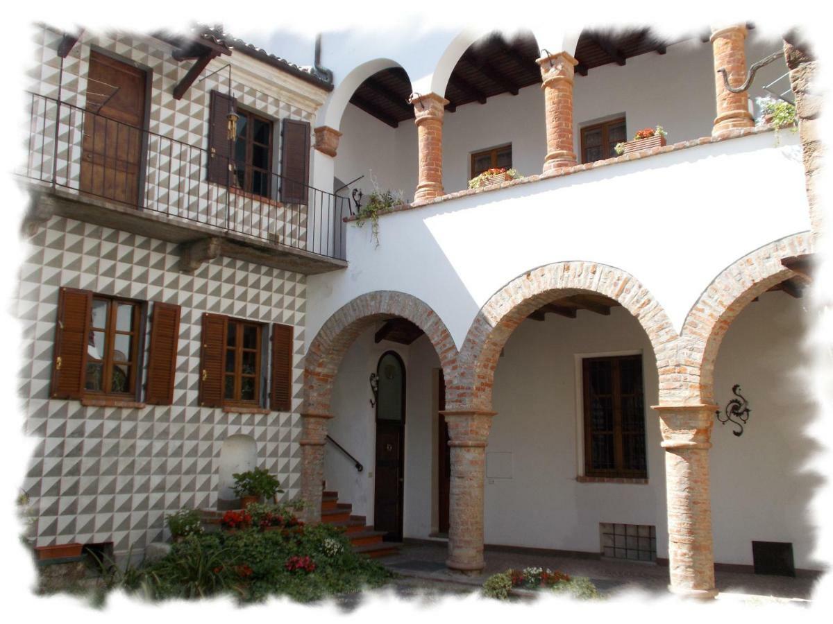 “La Loggia” Apartment กาซาเล มอนแฟร์ราโต ภายนอก รูปภาพ