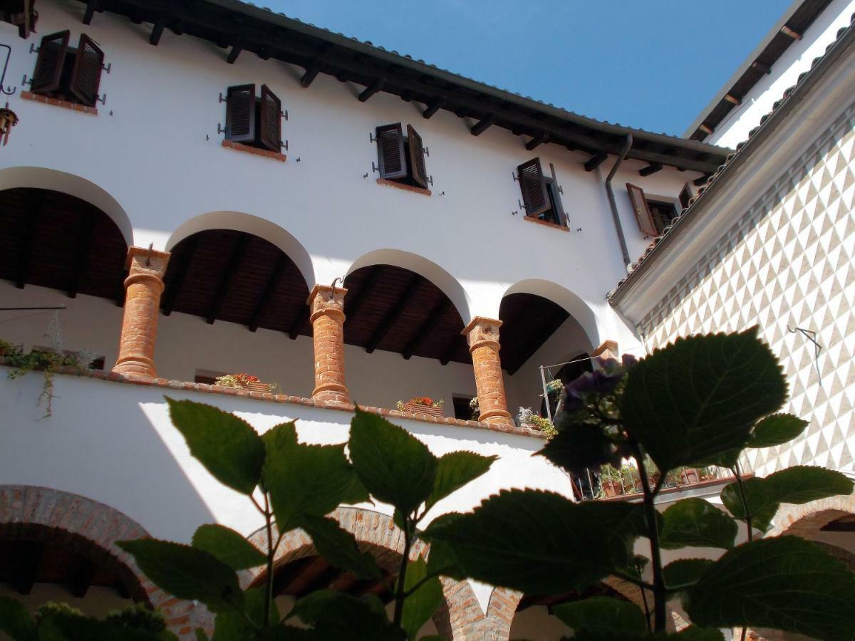 “La Loggia” Apartment กาซาเล มอนแฟร์ราโต ภายนอก รูปภาพ